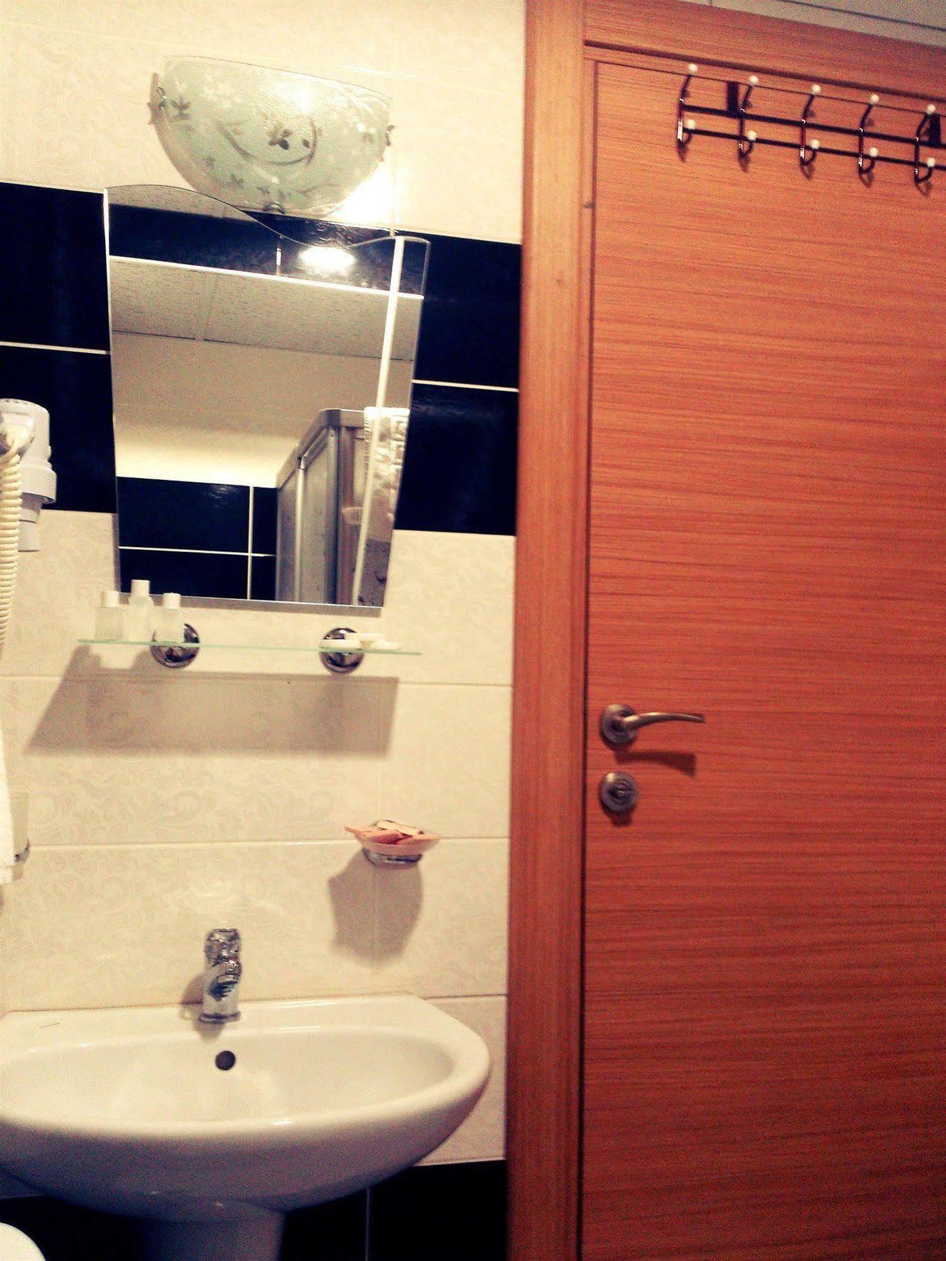 Avcilar Inci Hotel Istanbul Bagian luar foto